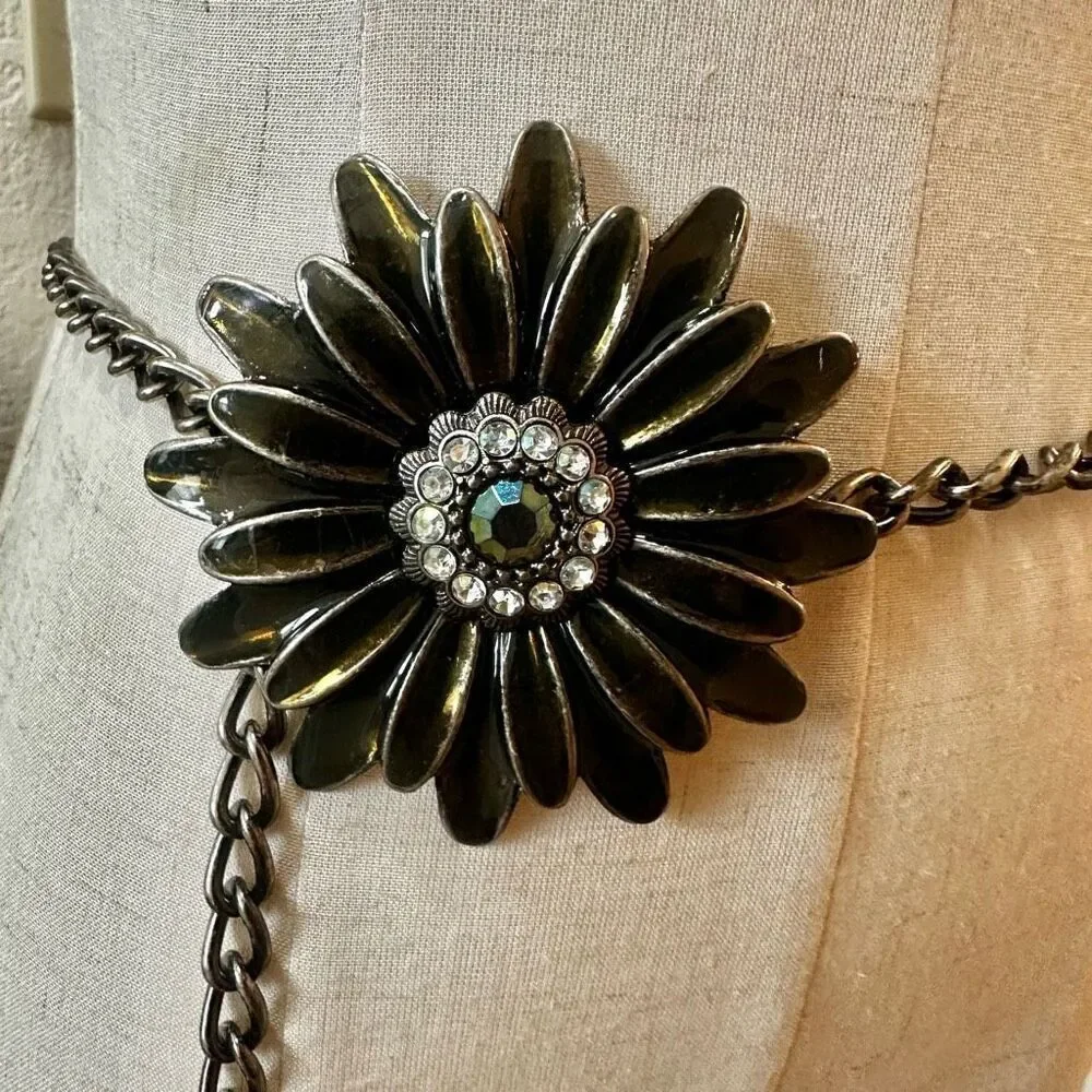 Flower rhinestone chain belt